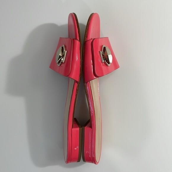 Kate Spade Ferry‎ Size 6 pink patent leather slides sandals w/ silver logo.  EUC - Picture 6 of 10